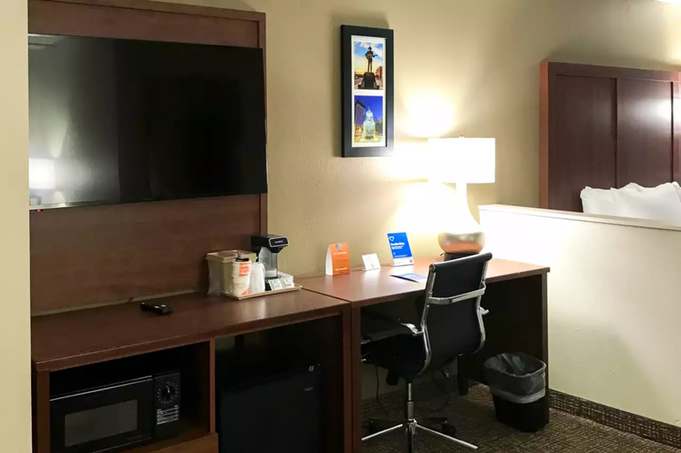Bedroom 4, Comfort Inn & Suites Montgomery Eastchase, Montgomery
