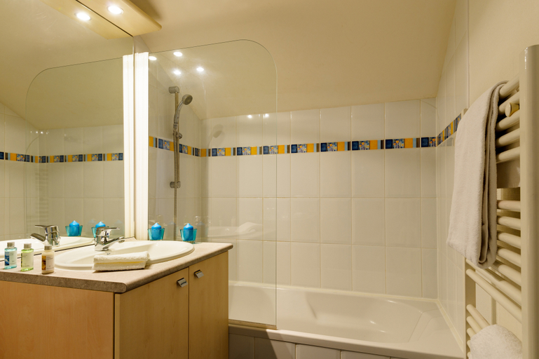 Bathroom 3, Lagrange Vacances Les Roches Douvres, Ille-et-Vilaine