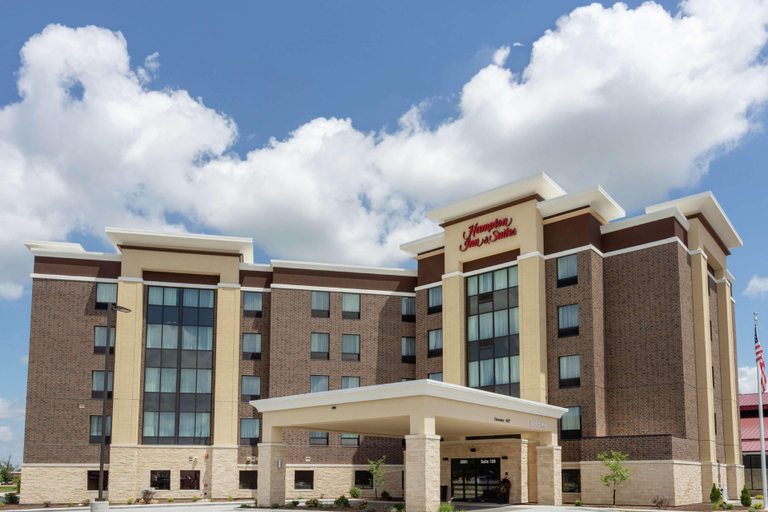 Exterior & Views 1, Hampton Inn & Suites Burlington, Des Moines