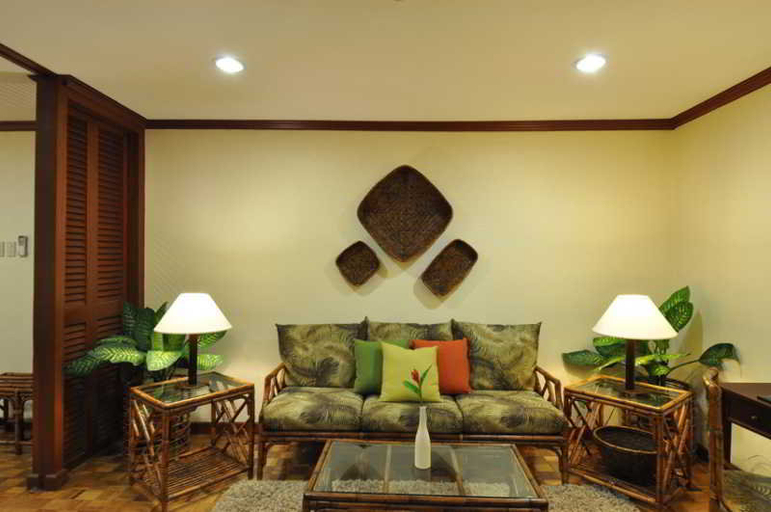 Exterior & Views 2, Oasis Hotel, Mabalacat