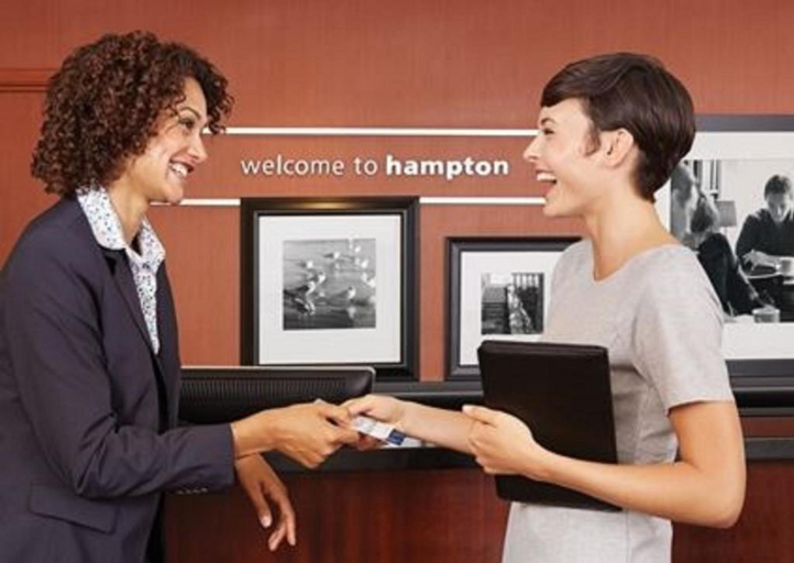 Public Area, Hampton Inn Cranbury, Middlesex