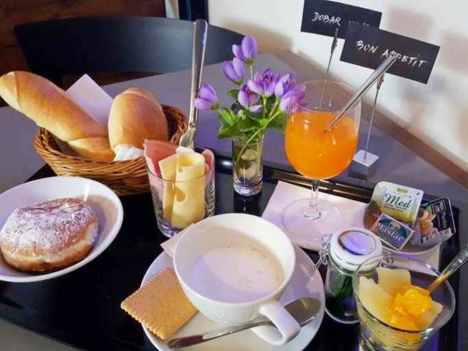 Food & Drinks