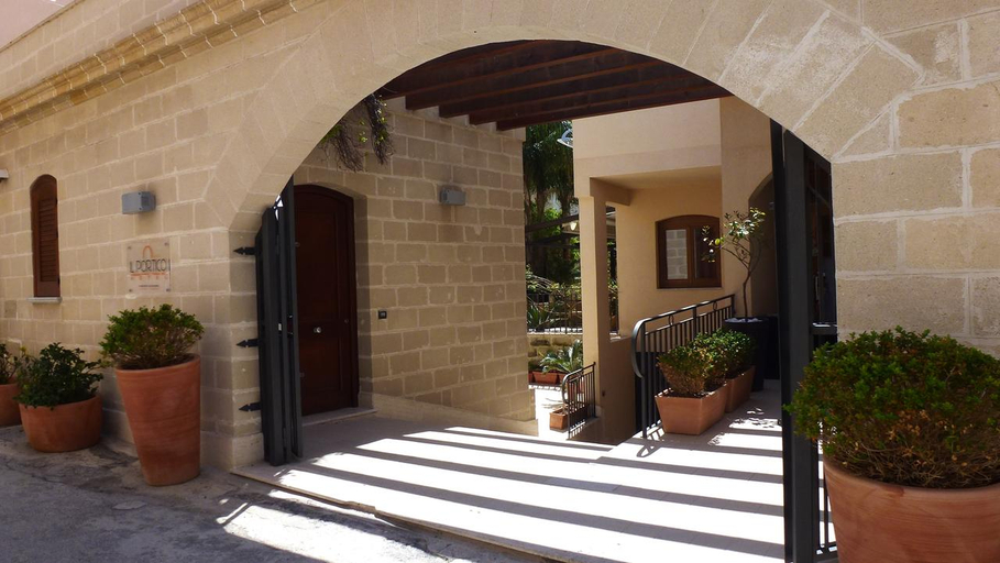 Public Area 1, Il Portico, Trapani