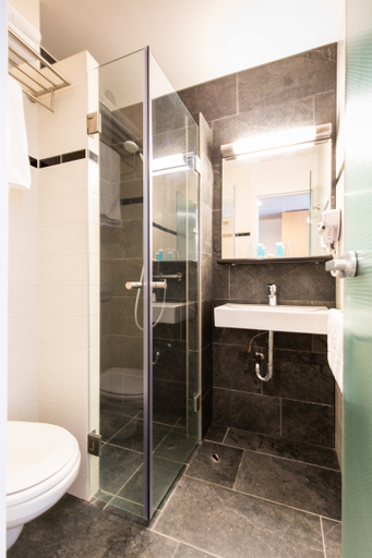 Bathroom 5, Bastion Hotel Leiden Oegstgeest, Oegstgeest