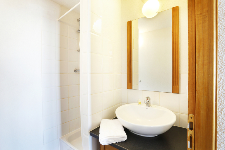 Bathroom 4, Nemea Le Hameau de Balestas, Hautes-Pyrénées