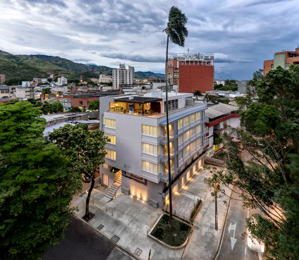 Exterior & Views
