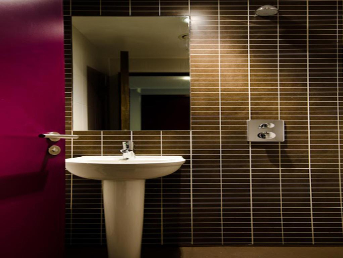 Bathroom 4, Safestay Elephant Castle, London