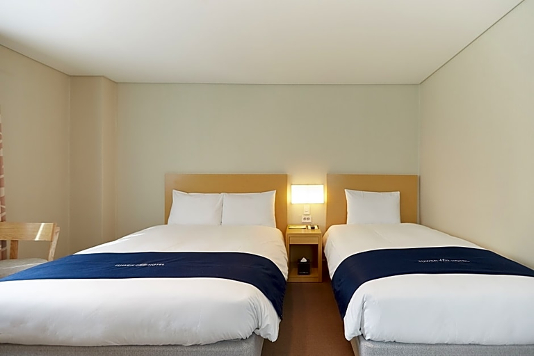 Bedroom 4, TowerHill Hotel, Jung