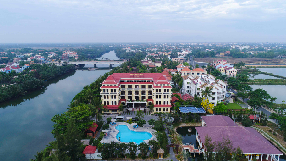 Exterior & Views
