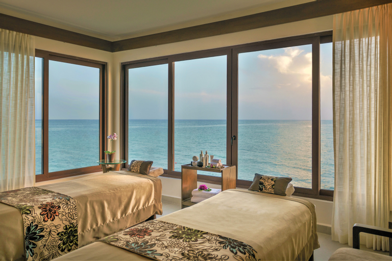 Exterior & Views 11
