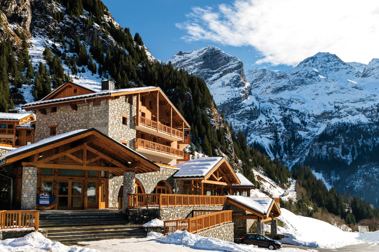 Exterior & Views