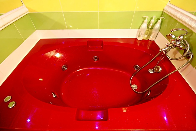 Bathroom 4, V1 Motel, Sasang
