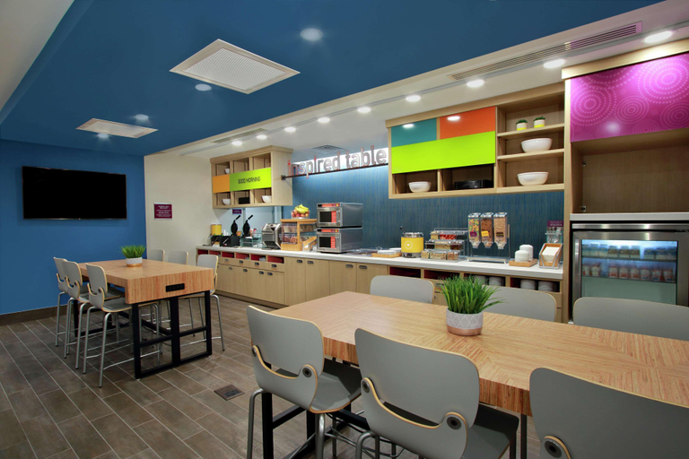 Food & Drinks 5, Home2 Suites by Hilton Mobile I-65 Government Blvd, Mobile