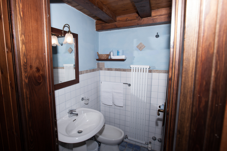 Bathroom, Club Esse Pila 2000, Aosta