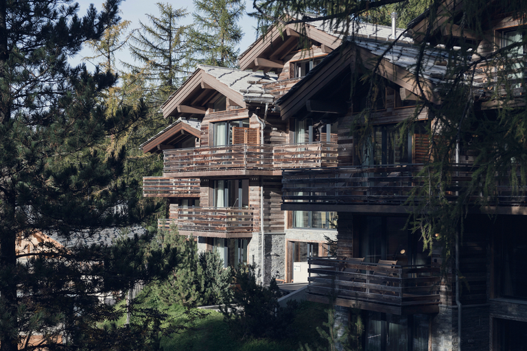 Exterior & Views