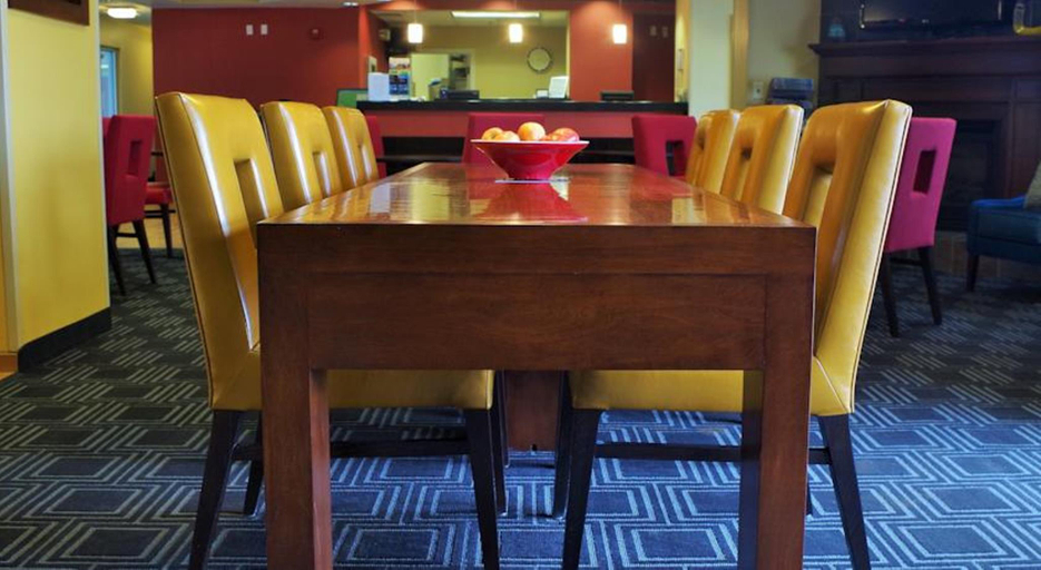 Food & Drinks 5, TownePlace Suites Joplin, Newton
