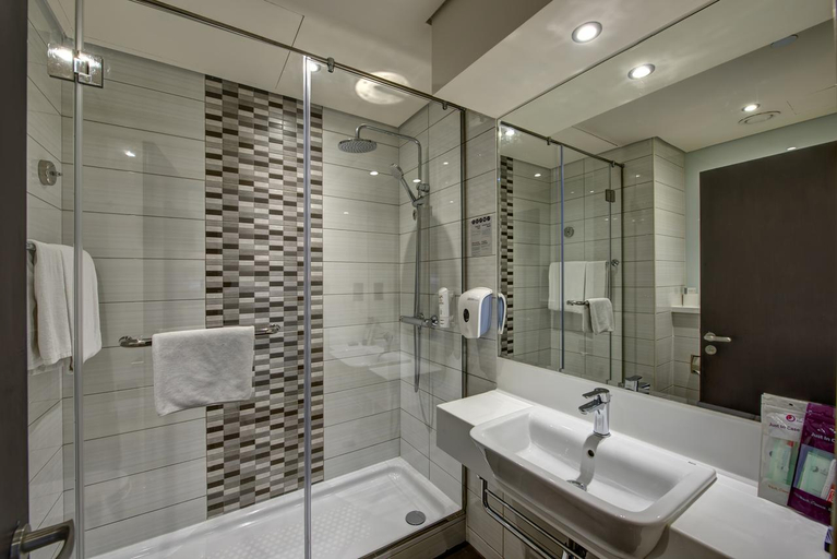 Bathroom 4, Premier Inn Doha Education City, Al Rayyan