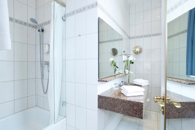 Bathroom 4, Schlosshotel Karlsruhe, Karlsruhe