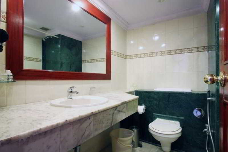 Bathroom 4, Nahar Heritage Hotel, Bangalore