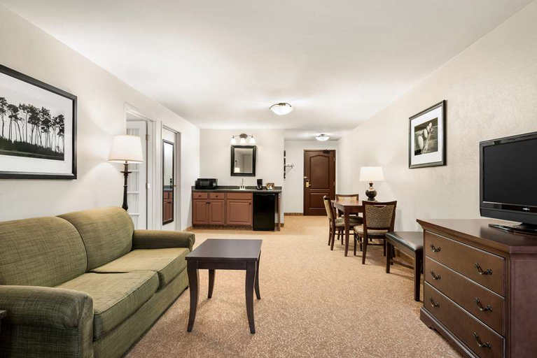 Exterior & Views 2, Country Inn & Suites Madison WI, Dane