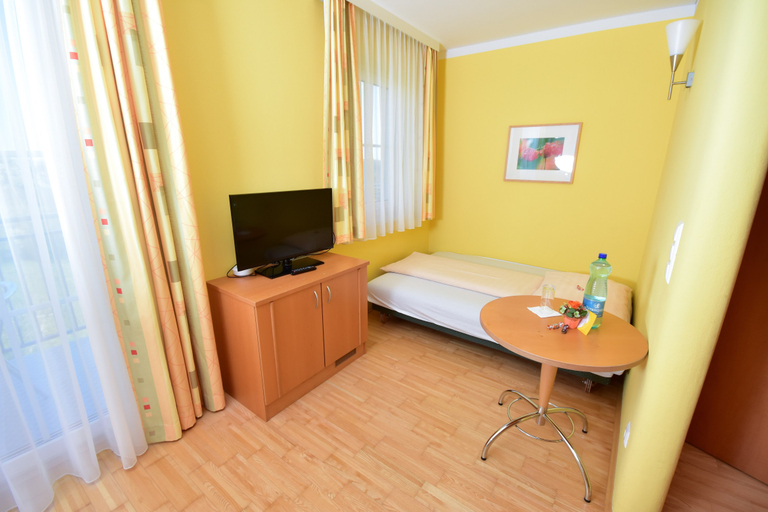 Bedroom 2, Golf & Therme Sonnenpension, Güssing