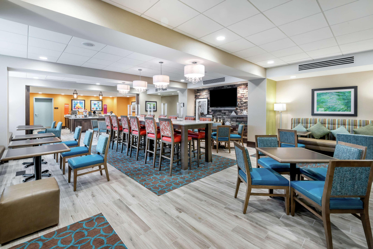 Food & Drinks 5, Hampton Inn Baltimore Bayview Campus, Baltimore