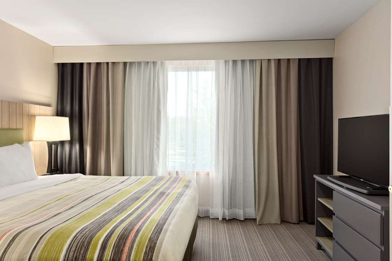 Bedroom 1, Howard Johnson by Wyndham Murfreesboro, Rutherford
