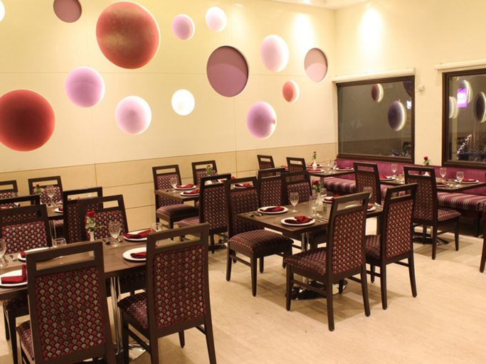 Food & Drinks 5, Hotel Amrapali Grand, Delhi