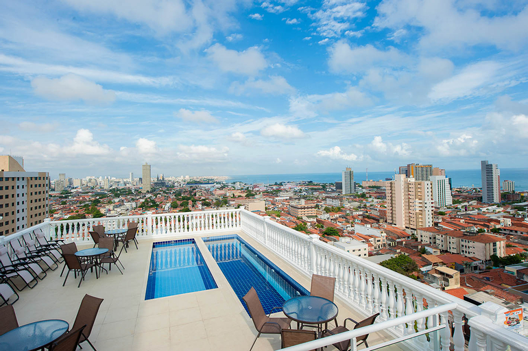 Exterior & Views 30