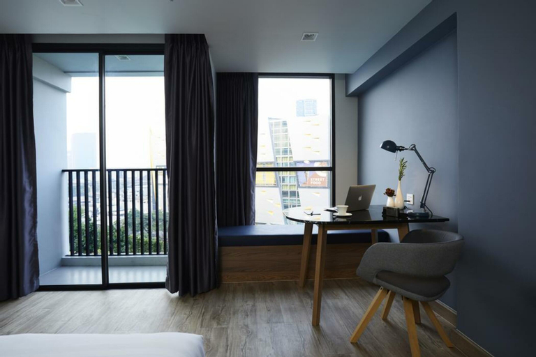 Exterior & Views 14