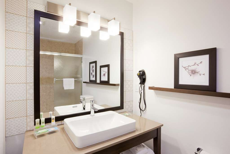 Bathroom 4, Country Inn & Suites By Radisson Chippewa Falls Wi, Chippewa