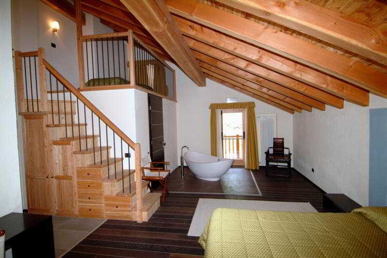Others 4, Nordend Hotel, Aosta
