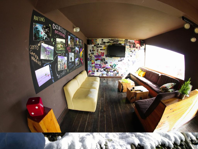 Public Area 2, Moving Hostel Travel Bar, Bariloche