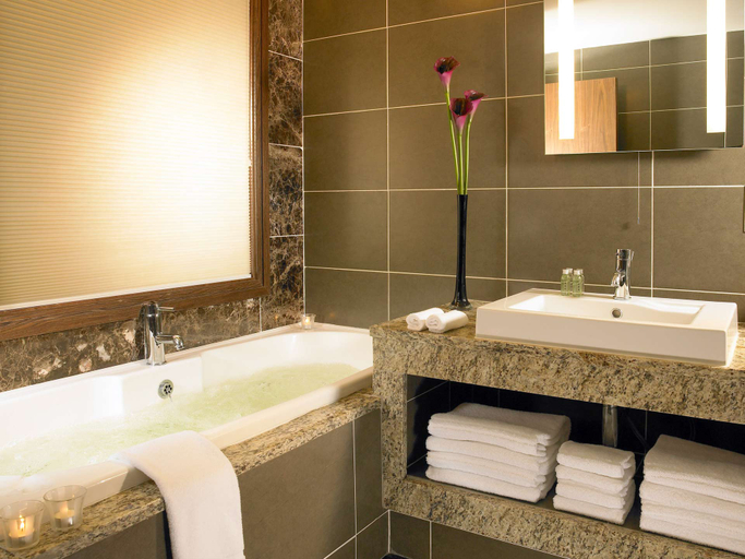 Bathroom, Westport Plaza