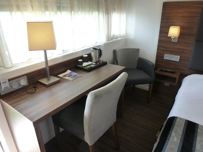 Bedroom 2, Kyriad Bordeaux Ouest – Mérignac Aéroport, Gironde