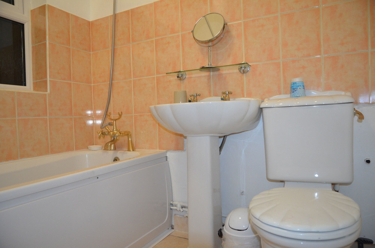 Bathroom 5, People Boxes Apartments - 74 Highbury, Luton
