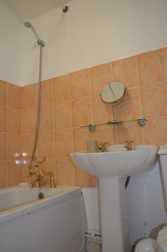 Bathroom 5, People Boxes Apartments - 74 Highbury, Luton
