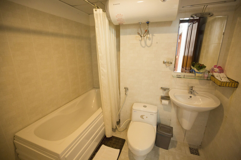 Bathroom 4, Gold Dream Hotel, Đà Lạt