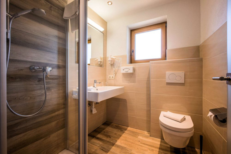 Bathroom, Jäger Gasthof, Schwaz