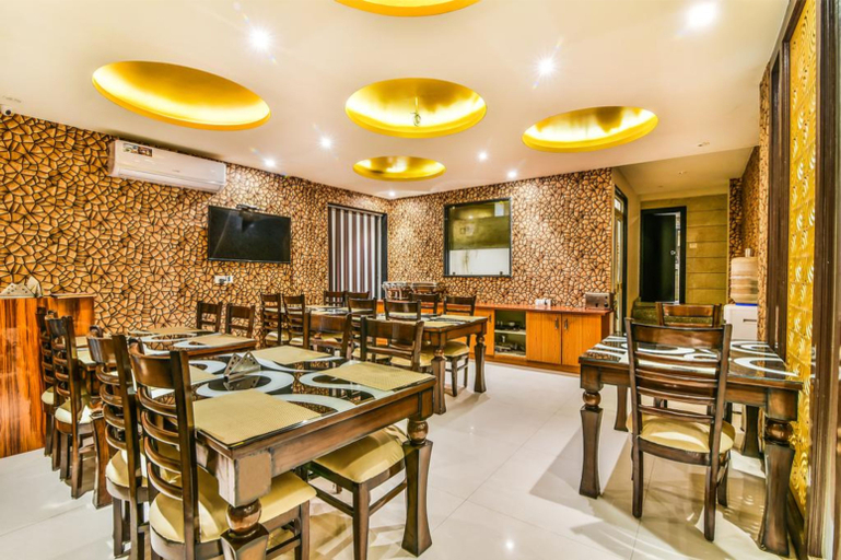 Food & Drinks 5, Hotel Paragon Delhi Airport, Delhi