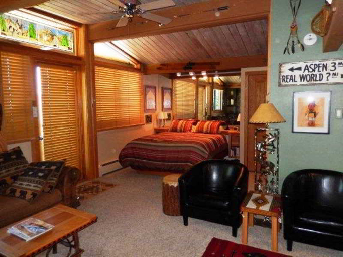 Public Area 2, Laurelwood Condominiums, A Destination Residence, Pitkin