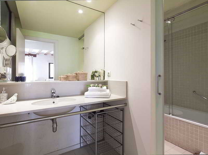 Bathroom 4, Inside Barcelona Apartments Esparteria, Barcelona