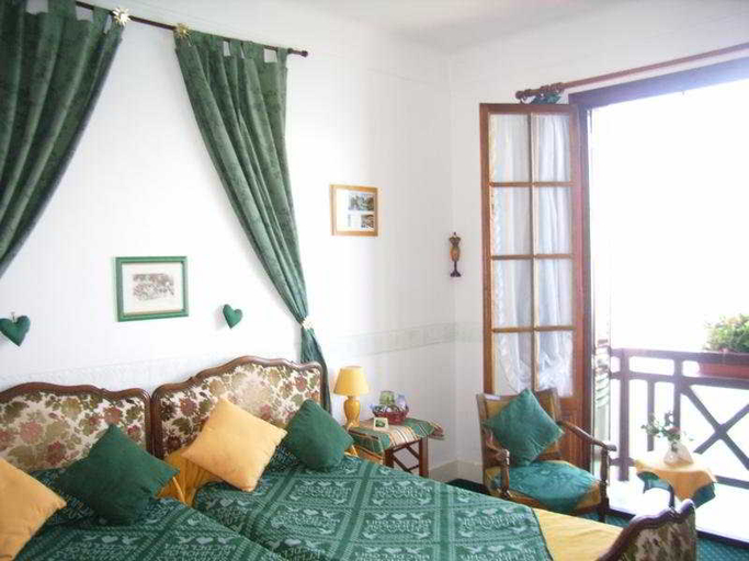Bedroom 2, Les Cygnes, Haute-Savoie