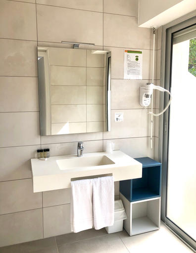 Bathroom 5, La Voile, Var