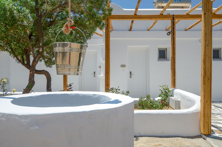 Bathroom 5, Glaronissi Beach, South Aegean