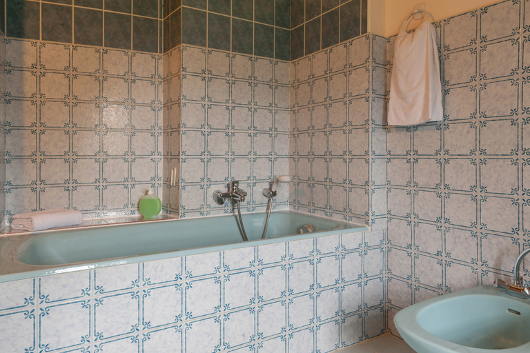 Bathroom 3, Le Château de la Roque, Manche