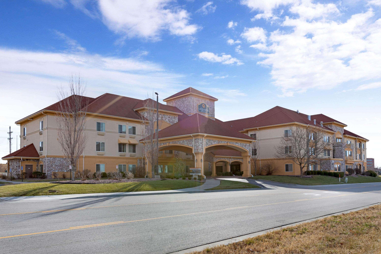 Exterior & Views 3, La Quinta Inn & Suites by Wyndham Olathe, Kansas City