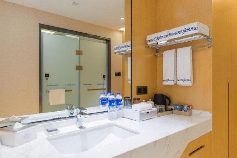 Bathroom, Howard Johnson Leonora Plaza Shanghai, Shanghai