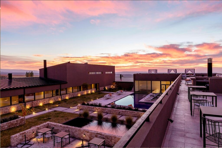 Exterior & Views