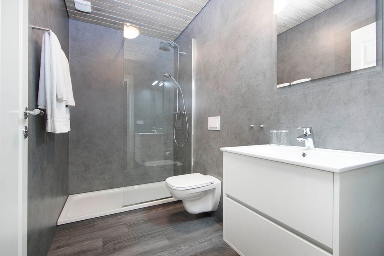 Bathroom, Arnatstapi Cottages, Snæfellsbær